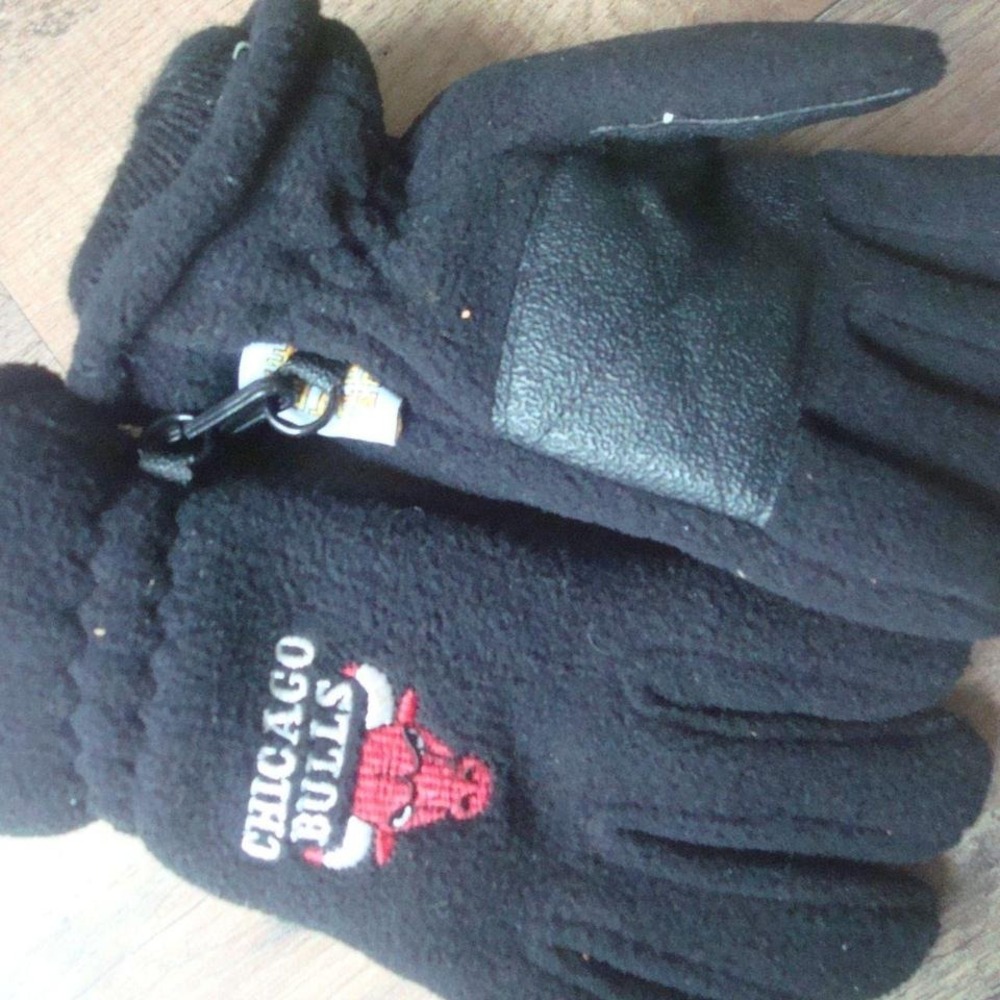 CHICAGO BULLS‎ GLOVES KIDS 4-7YRS OLD L4